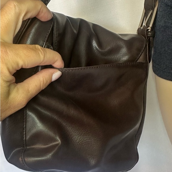 Relic Cross Body Bag Soft Faux Leather Purse Dark Brown Multiple Compartments - Picture 9 of 14